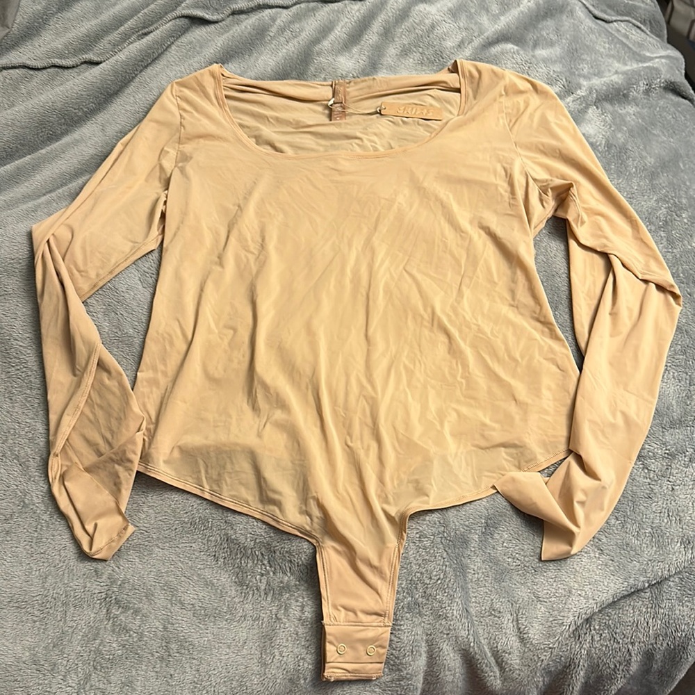 Skims long sleeve bodysuit.